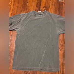 Grey tee shirt